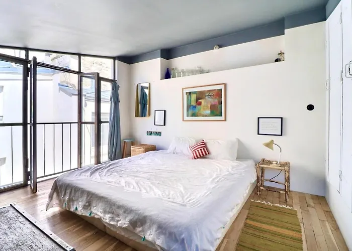 Апартаменты Charming Loft By Canal Saint Martin