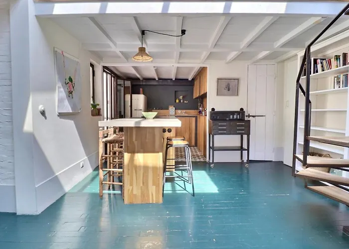 Charming Loft By Canal Saint Martin Париж